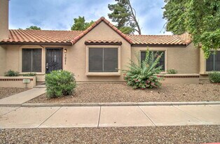 921 W University Dr in Mesa, AZ - Building Photo