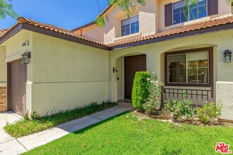 25755 Hood Way in Stevenson Ranch, CA - Building Photo - Building Photo