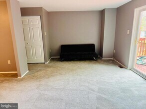 9021 Early April Way in Columbia, MD - Building Photo - Building Photo