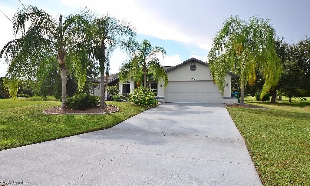 1558 NW 26th Pl in Cape Coral, FL - Foto de edificio