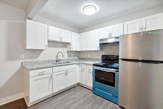 Center Court Apartments in Lowell, MI - Building Photo - Building Photo