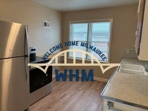5050 N Bay Ridge Ave in Whitefish Bay, WI - Building Photo - Building Photo