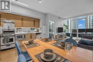 320 Richmond St E in Toronto, ON - Building Photo