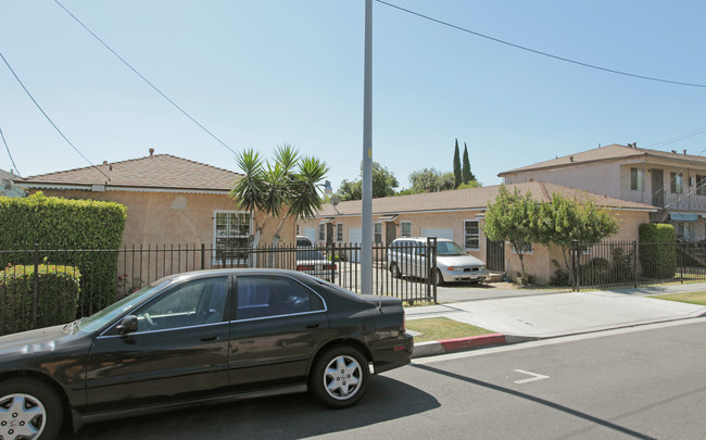 5960 Fishburn Ave in Huntington Park, CA - Building Photo - Building Photo