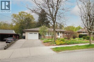 196 Vermont St in Waterloo, ON - Building Photo