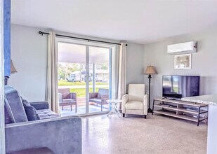 191 E Wentworth St in Englewood, FL - Building Photo - Building Photo