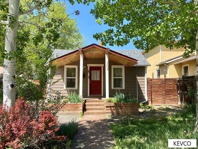 property at 307 N Loomis Ave