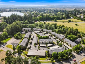 HMCR - Harmony Crossing in Salem, OR - Foto de edificio - Building Photo