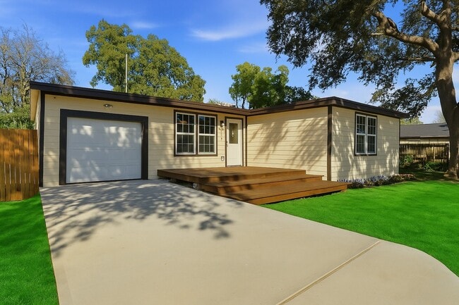 property at 2614 28th Ave N