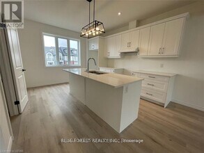 2545 Meadowlands Way in London, ON - Building Photo - Building Photo