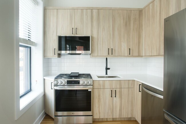 2258 N Southport Ave, Unit 2 in Chicago, IL - Building Photo - Building Photo