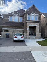 14 Peony St in Brampton, ON - Building Photo