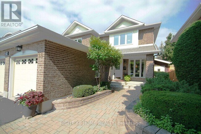 26 Strathbury St in Ottawa, ON - Building Photo - Building Photo