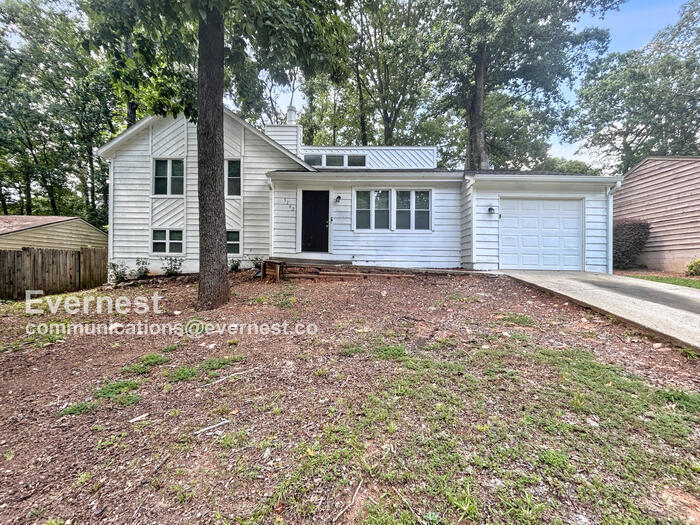 5262 Martins Crossing Rd in Stone Mountain, GA - Building Photo