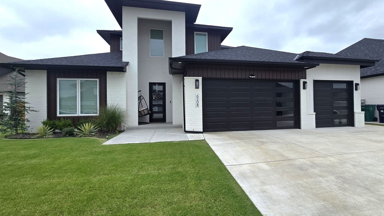 6208 NW 154th Cir in Edmond, OK - Building Photo