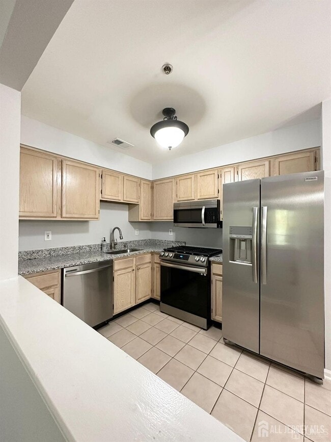 434 Waterford Dr in Edison, NJ - Building Photo - Building Photo