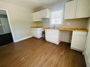 3210 Delowe Dr in East Point, GA - Building Photo - Building Photo