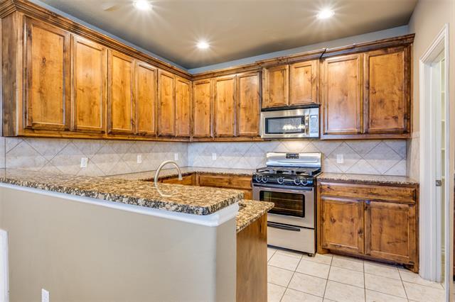 212 Bolivar St in Sanger, TX - Building Photo - Building Photo