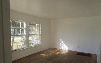 1702 S 17th St in Abilene, TX - Foto de edificio - Building Photo