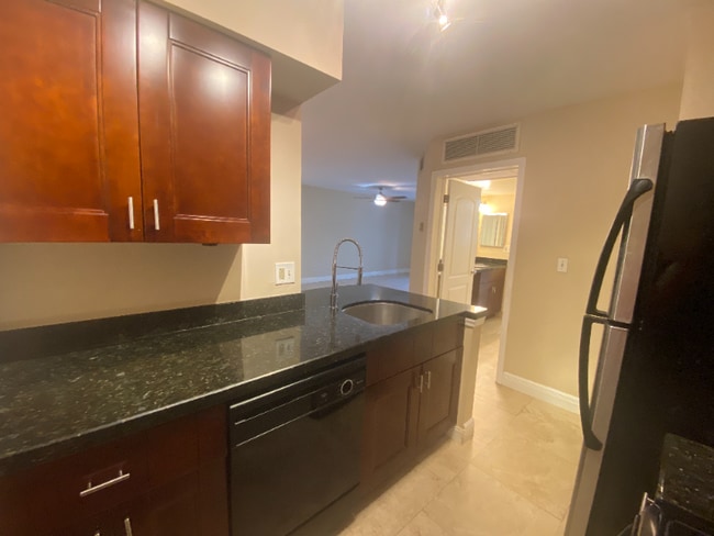 2851 N Oakland Forest Dr in Oakland Park, FL - Building Photo - Building Photo