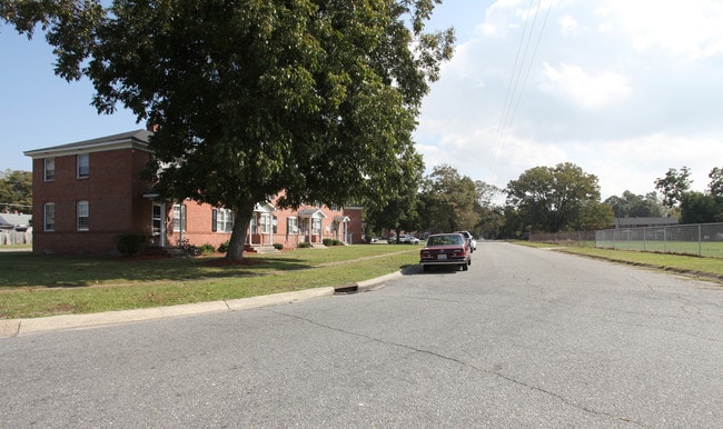 Park Court Apartments in Goldsboro, NC - Building Photo - Building Photo