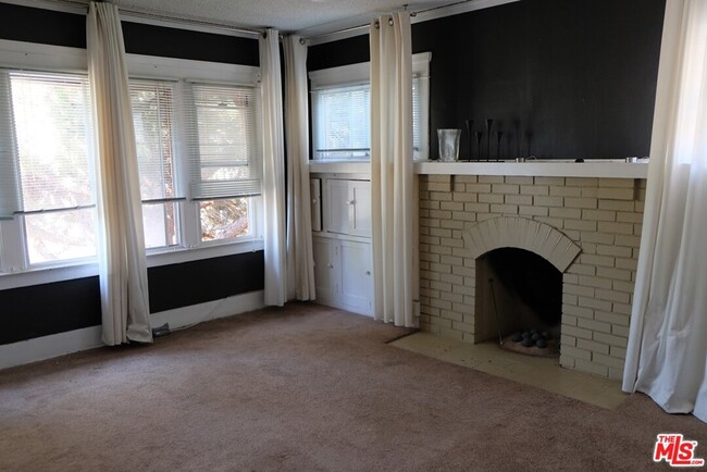 428 Rose Ave-Unit -B in Los Angeles, CA - Foto de edificio - Building Photo