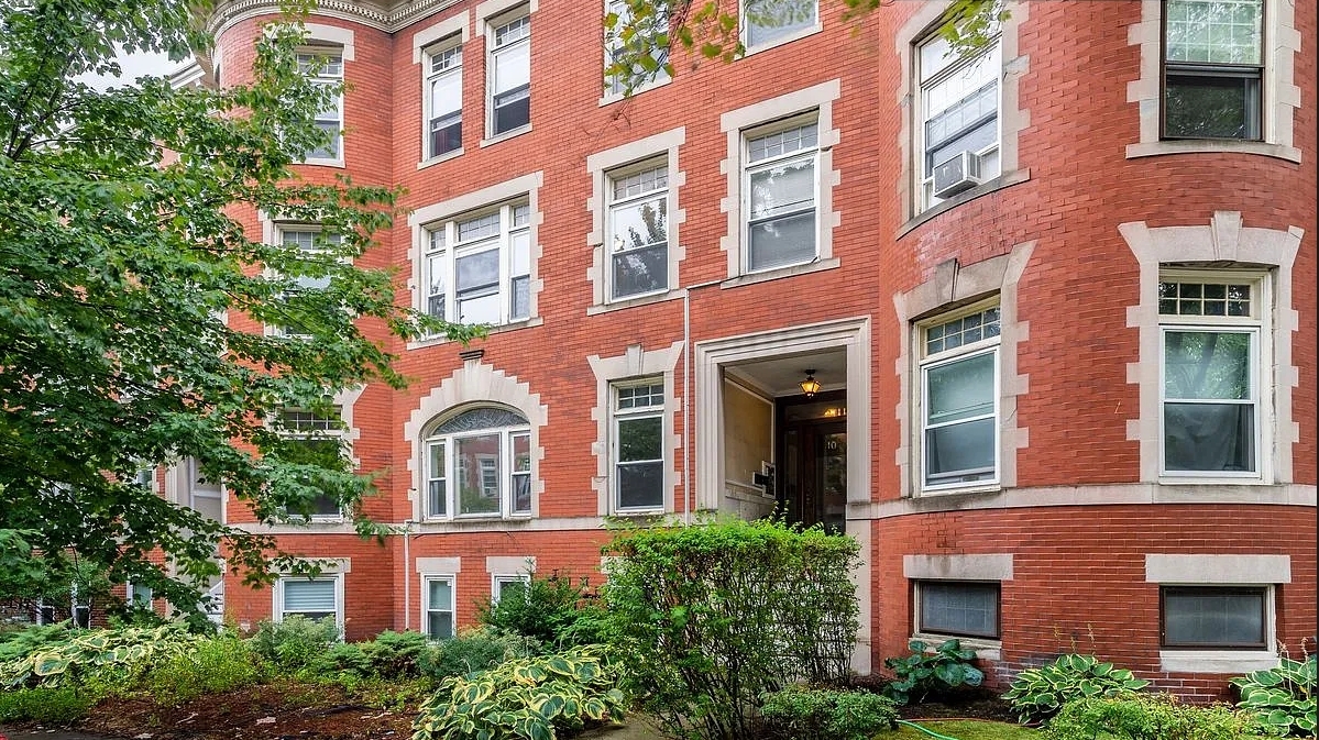 10 Strathmore Rd, Unit 2 in Brookline, MA - Foto de edificio