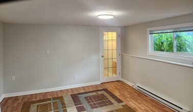 4104 Delmar Av in Victoria, BC - Building Photo - Building Photo