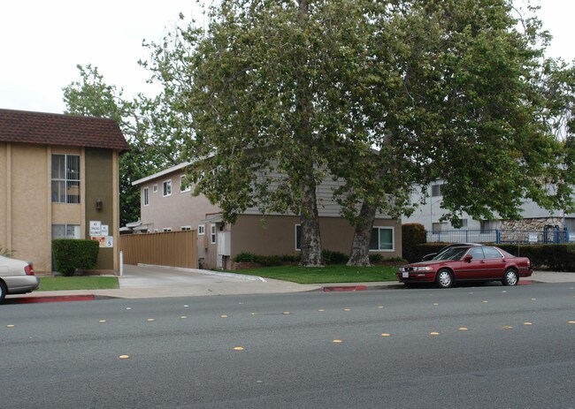 231 H St in Chula Vista, CA - Foto de edificio - Building Photo