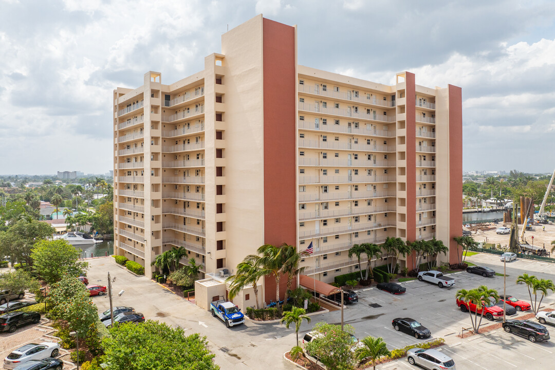 Delphi Towers in Pompano Beach, FL - Building Photo