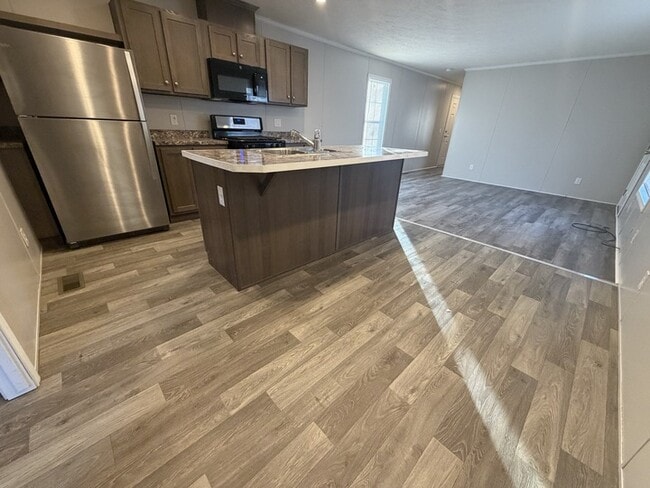 38124 Ducharme Dr in Clinton Township, MI - Building Photo - Building Photo