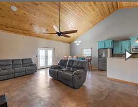 5730 Leroy Pkwy in West, TX - Building Photo - Building Photo