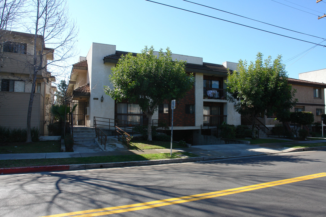 704 E Maple Ave in Glendale, CA - Foto de edificio