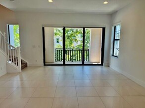 8104 Hobbes Wy in Palm Beach Gardens, FL - Foto de edificio - Building Photo