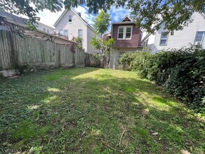 163 E 22nd St in Paterson, NJ - Building Photo - Building Photo