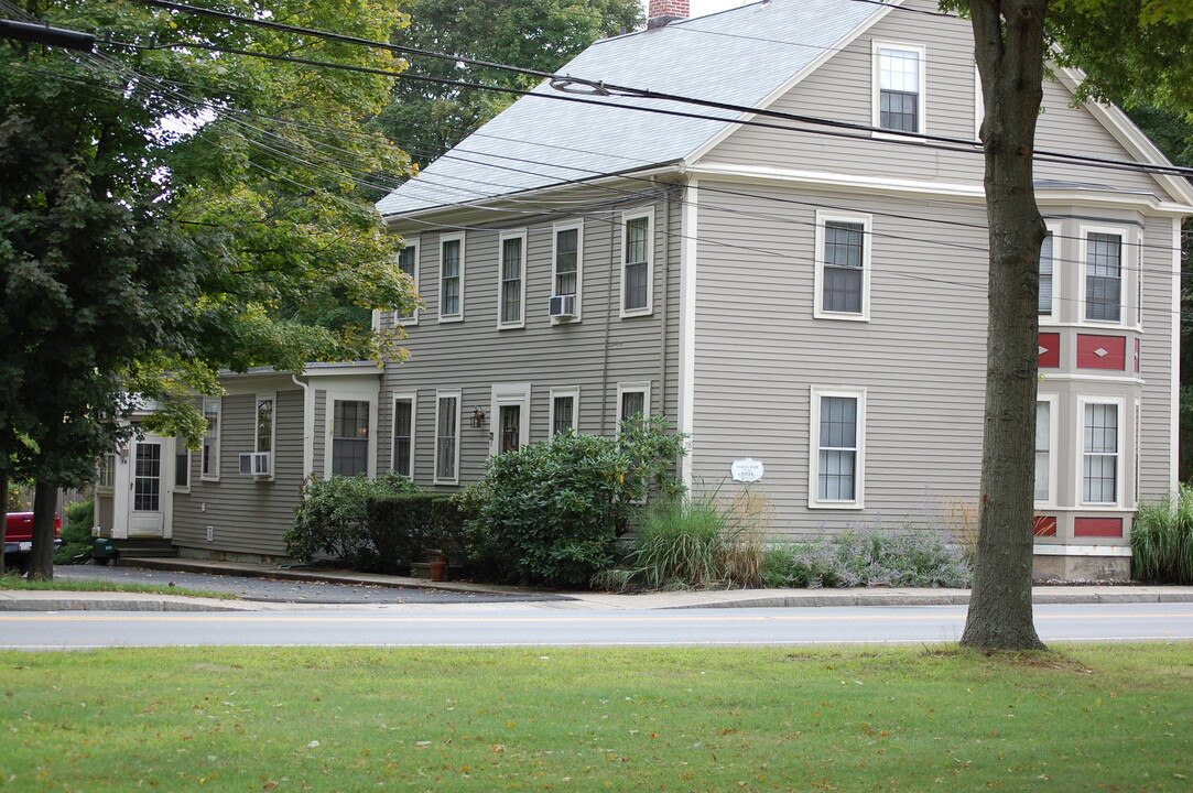 78 County Rd, Unit Two Room Apartment in Ipswich, MA - Building Photo