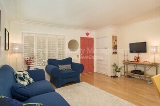 8326 Via Sonoma in San Diego, CA - Building Photo - Building Photo