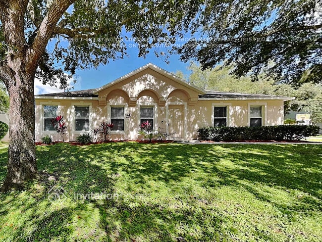 property at 2304 Kingscrest Cir