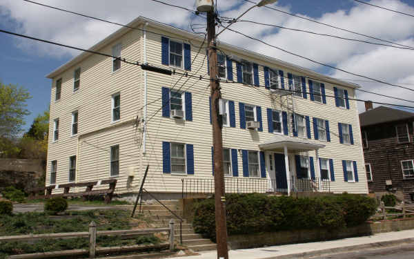 5-7 Forest Ave in Plymouth, MA - Foto de edificio - Building Photo