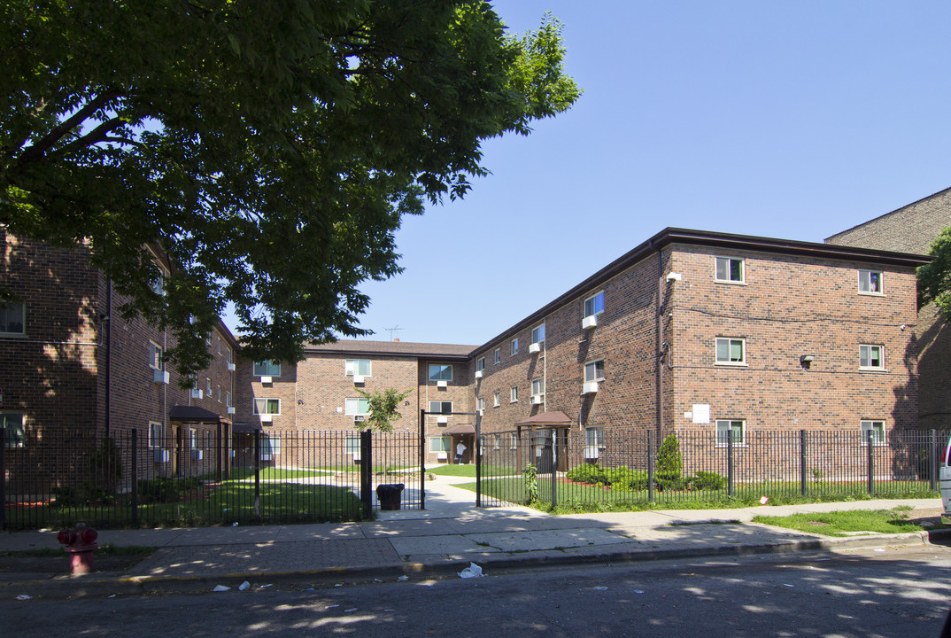 6826 S Perry Ave in Chicago, IL - Building Photo