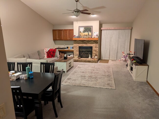 8306 Iltis Dr in Urbandale, IA - Building Photo - Building Photo