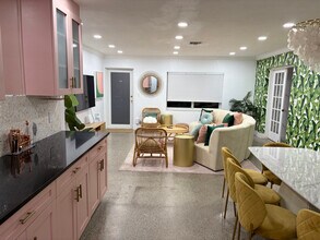 305 NE 27th St in Wilton Manors, FL - Foto de edificio - Building Photo