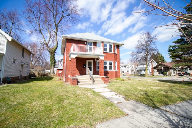 1246 Laclede Rd, Unit 2 Upper in Toledo, OH - Building Photo - Building Photo