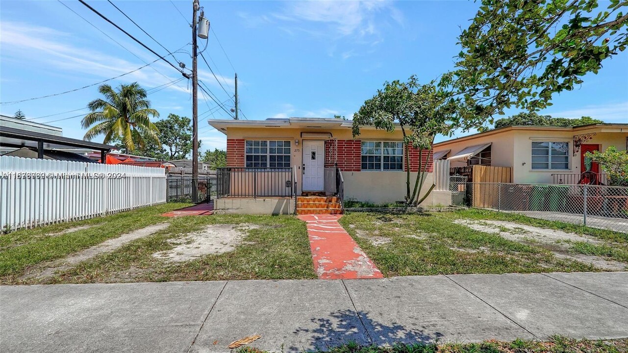 275 W 16th St in Hialeah, FL - Building Photo