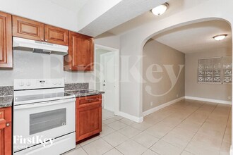 4818 NW 8th St in Plantation, FL - Building Photo - Building Photo