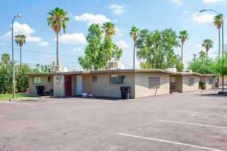 Las Palmas Apartments in Tempe, AZ - Building Photo - Building Photo