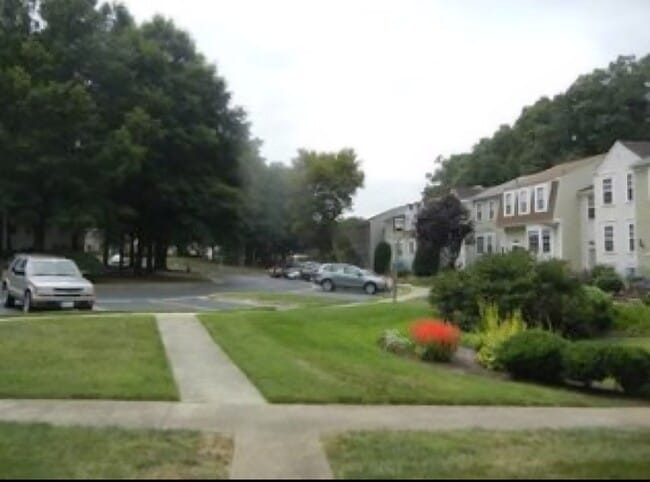 1650 Heritage Hill Dr in Richmond, VA - Foto de edificio - Building Photo