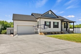 378 Clark Cir in Farmington, UT - Building Photo - Building Photo
