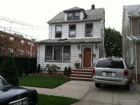 8934 Lyman St, Unit 2FL in Queens Village, NY - Foto de edificio