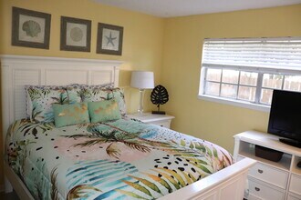 375 Bluefish Dr, Unit 102 in Fort Walton Beach, FL - Foto de edificio - Building Photo